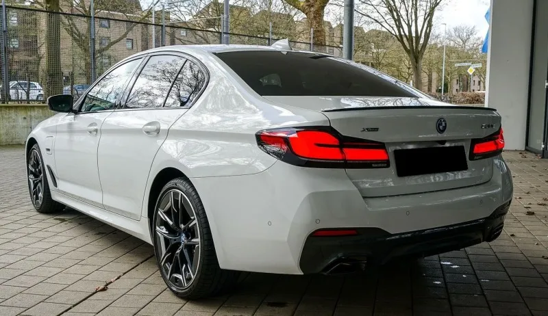 BMW 530 e xDrive M-Sport =Exclusive= Individual Гаранция Image 5