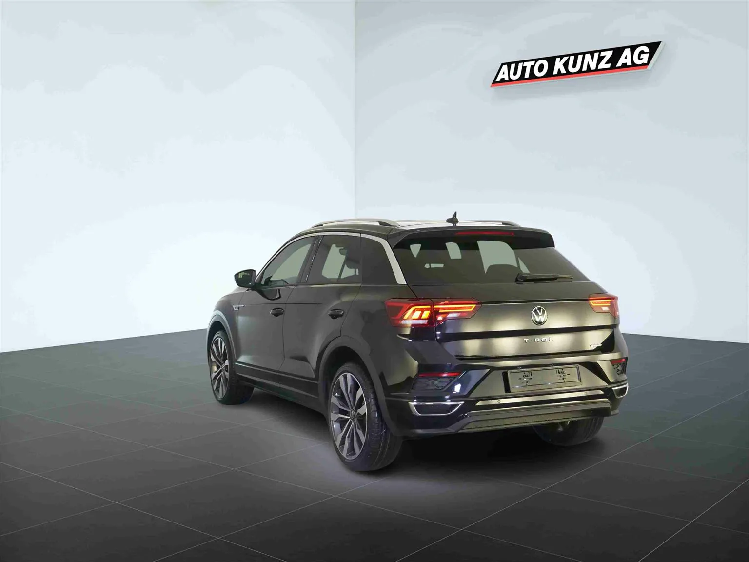 Volkswagen T-Roc 2.0 TSI Sport R-Line 4Motion DSG  Image 2