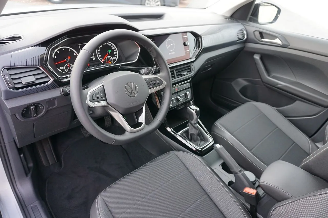 Volkswagen T-Cross 1.0 TSI DSG Navi...  Image 8