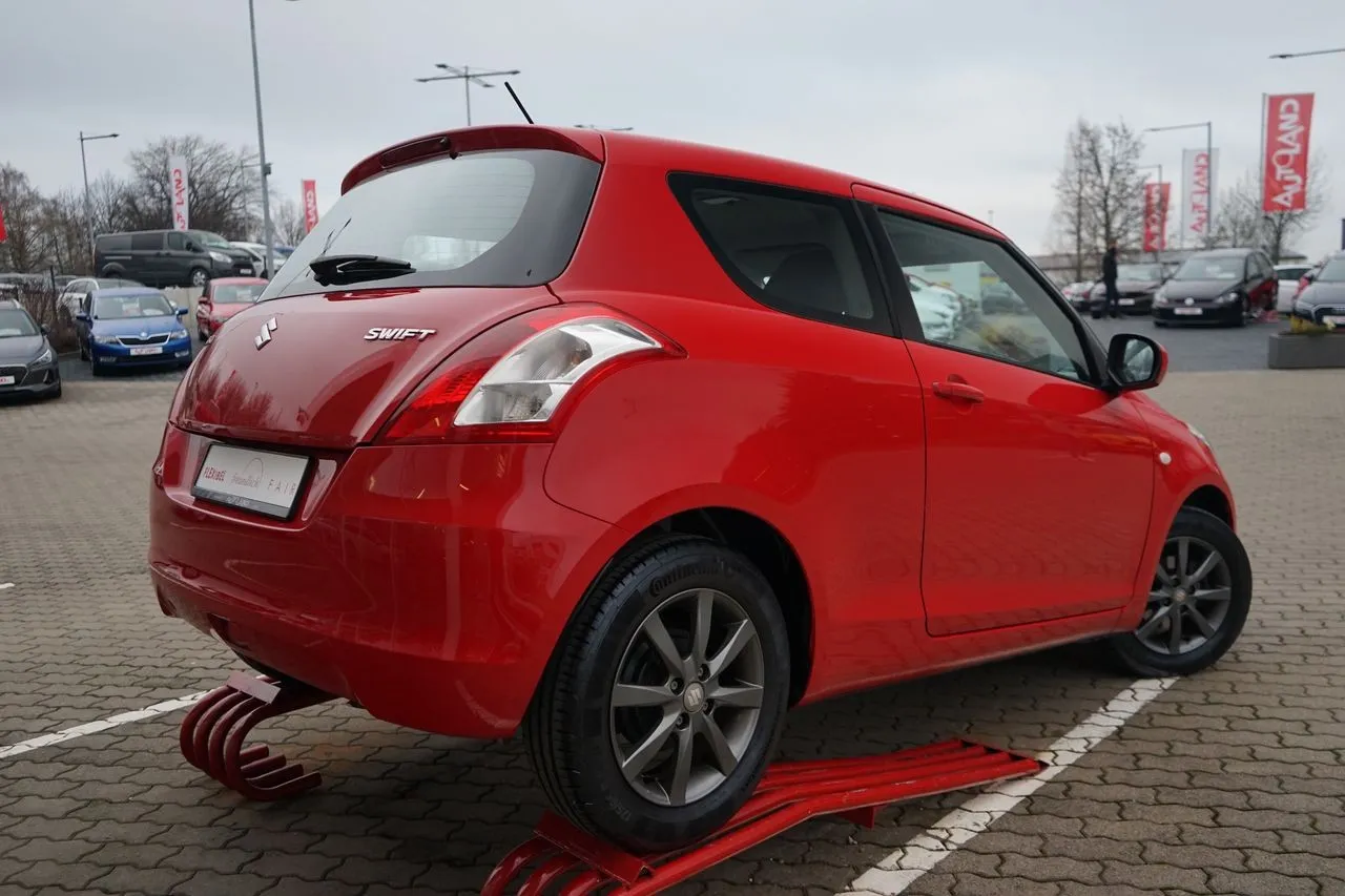 Suzuki Swift 1.2 Scheckheftgepflegt...  Image 4