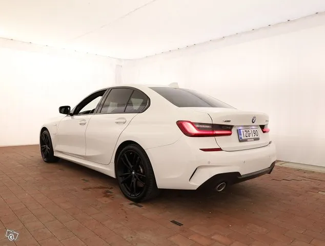 BMW 330 G20 Sedan 330e xDrive A Charged Edition M Sport - Su Image 3